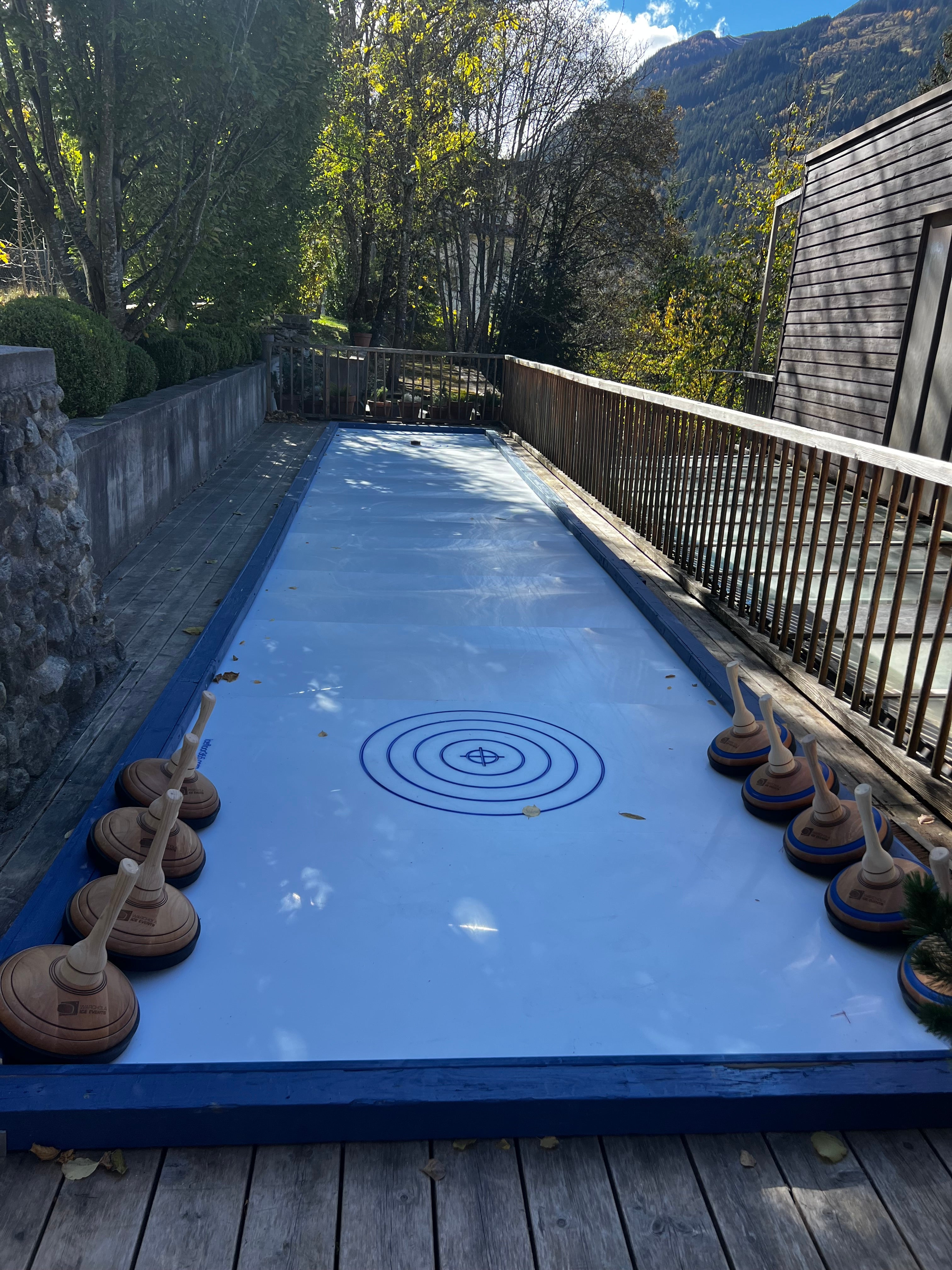 Eisstockbahn 12 m x 2 m – System für Gastronomie, Hotellerie und Events